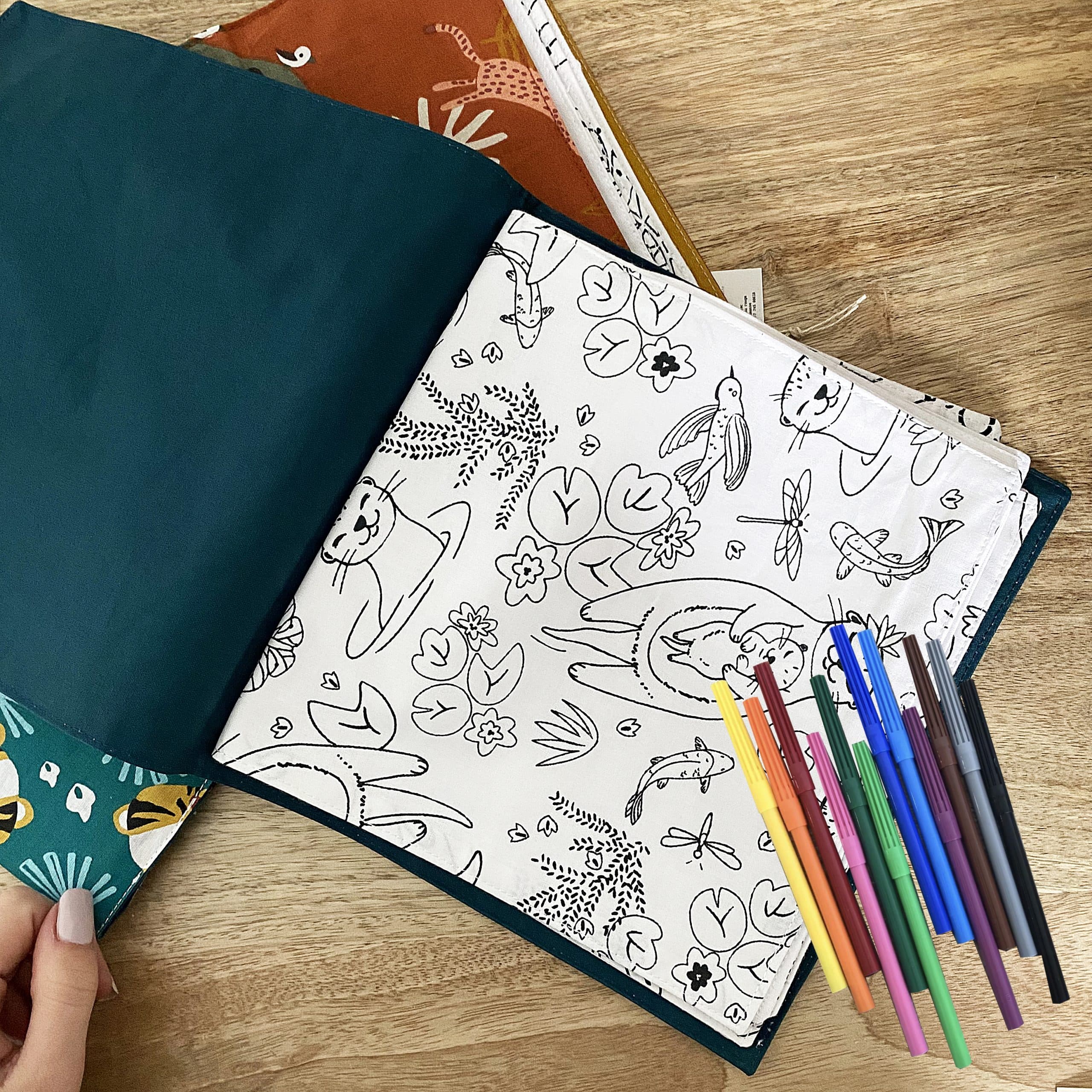 Livre de coloriage en tissu et feutres lavables