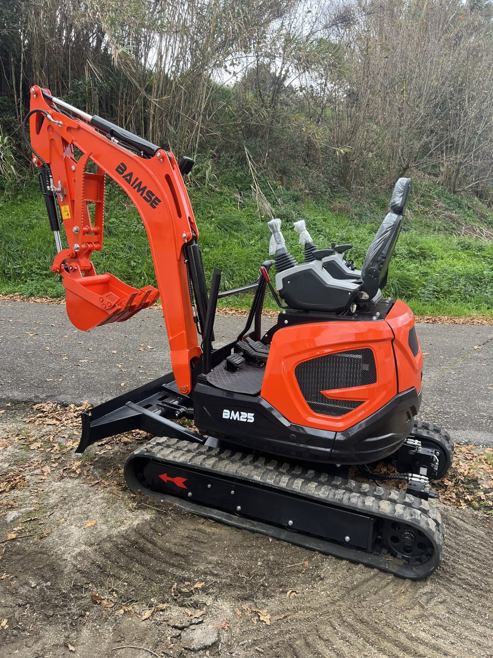 Pelle compacte rotative BAIMSE – 2,5 t – Moteur Kubota D1105