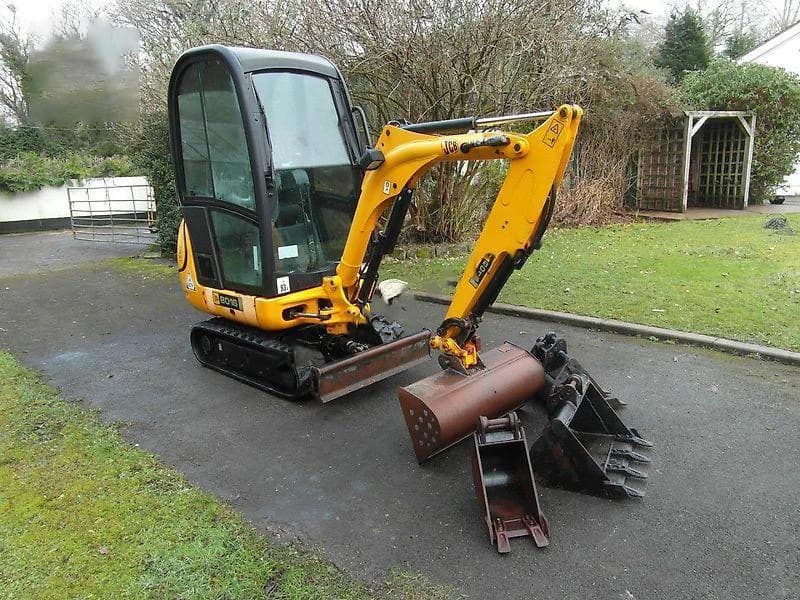 Pelle compacte JCB 8016 CTS (2011) – 4 Godets inclus