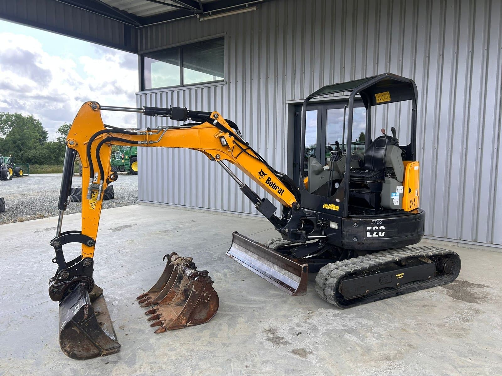 BOBCAT E26