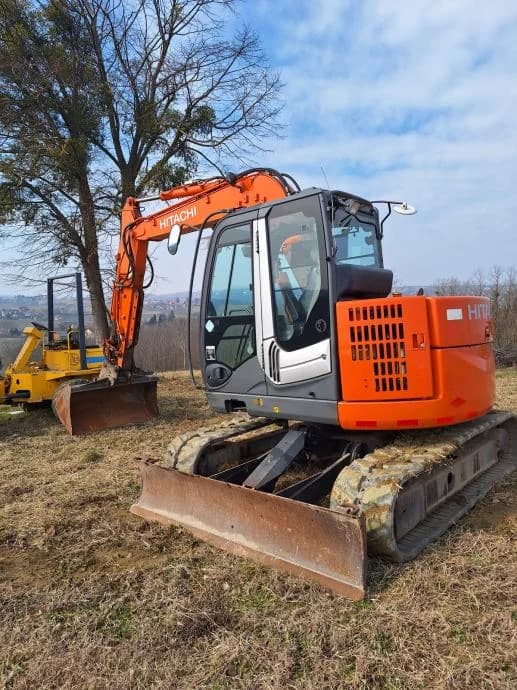 Pelle compacte Hitachi ZX85US-3 (2012) – 8 t – Très bon état