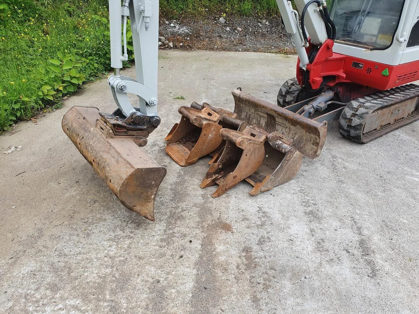 TAKEUCHI TB014 + 5 GODETS – Mini Pelle 1,5T