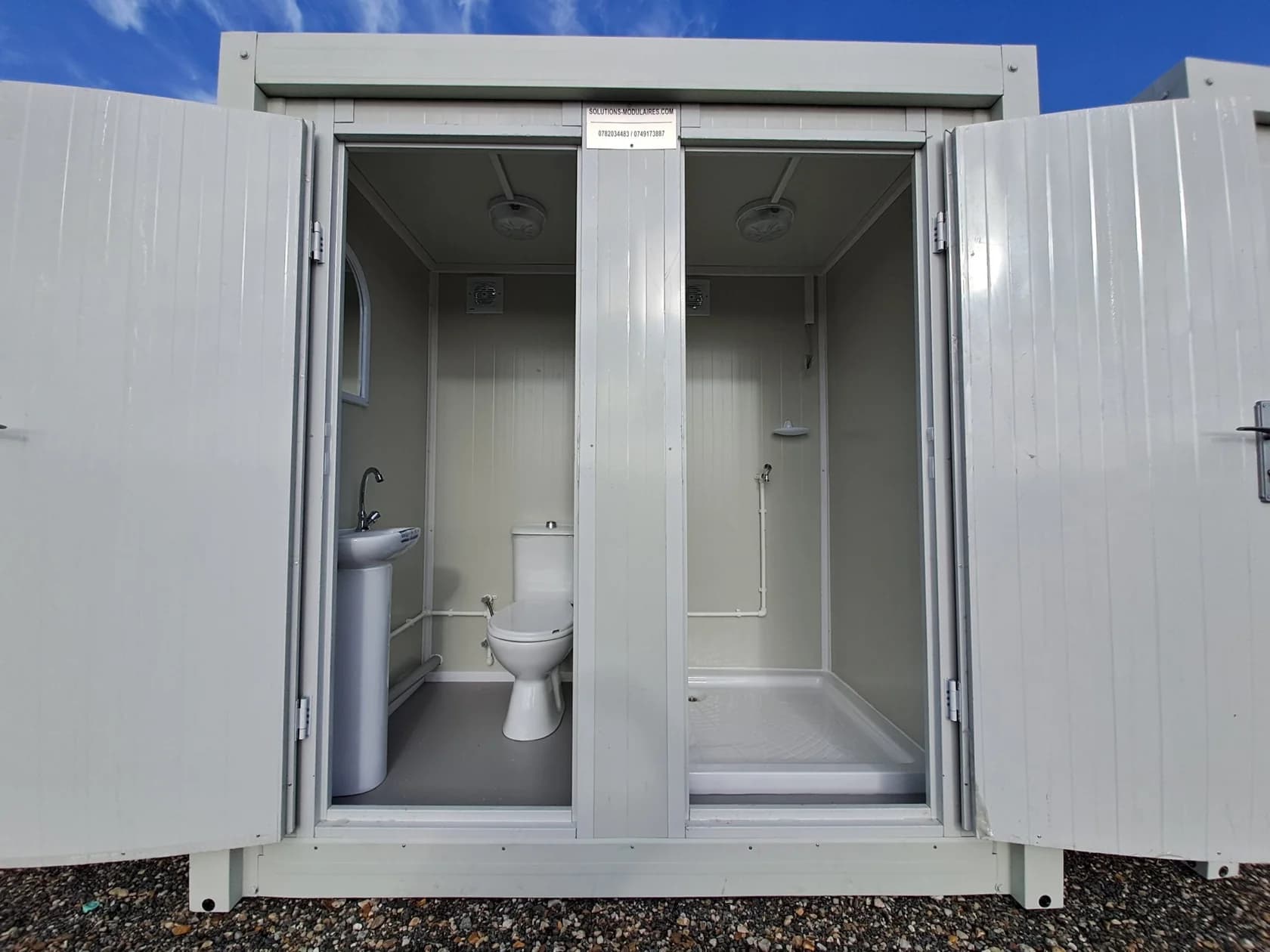 Moduł sanitarny WC, umywalka i prysznic 2,30 × 1,35 m