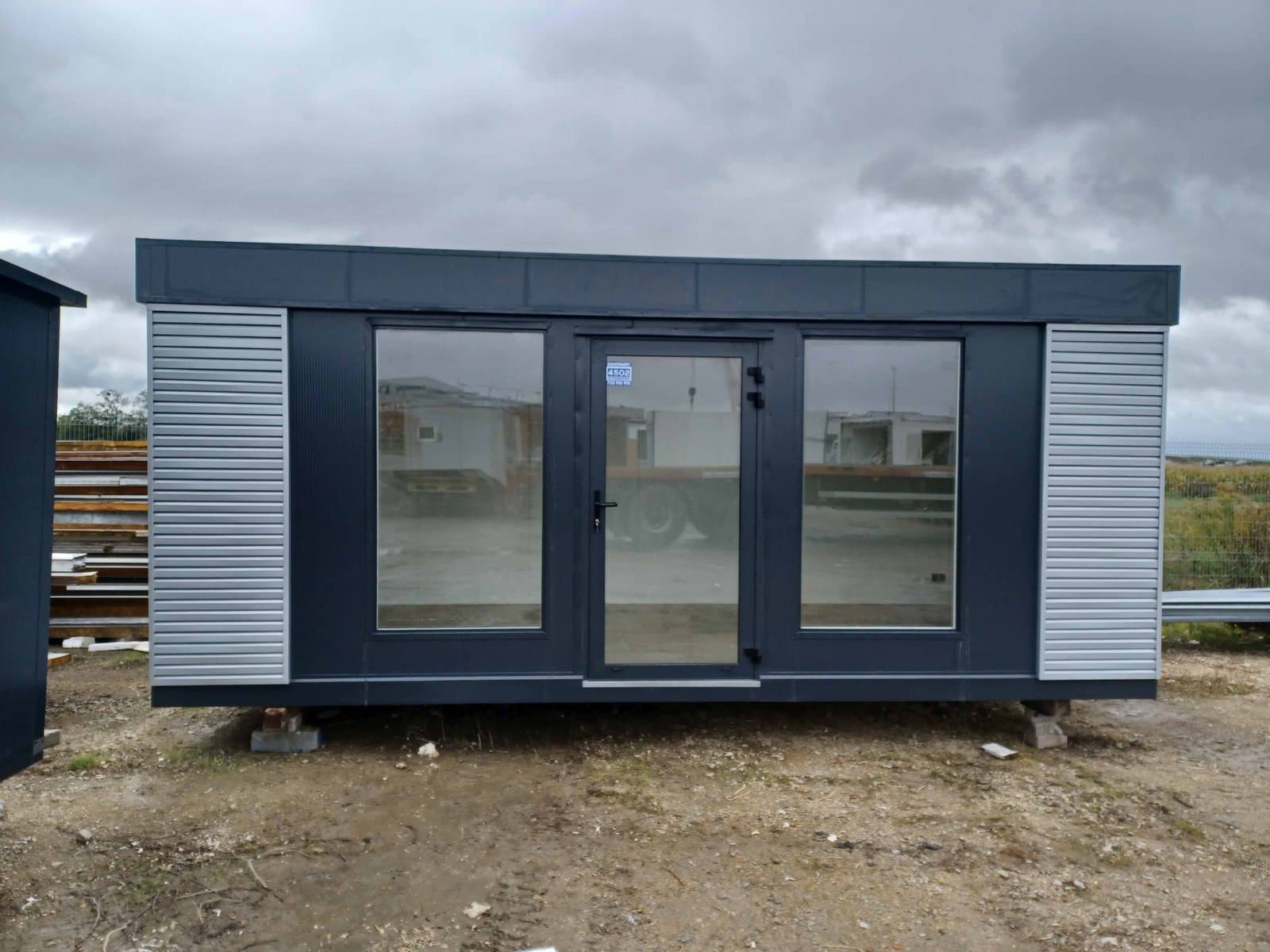 Pawilon handlowy Open Space antracyt z szarymi lamelami 3 × 6 m