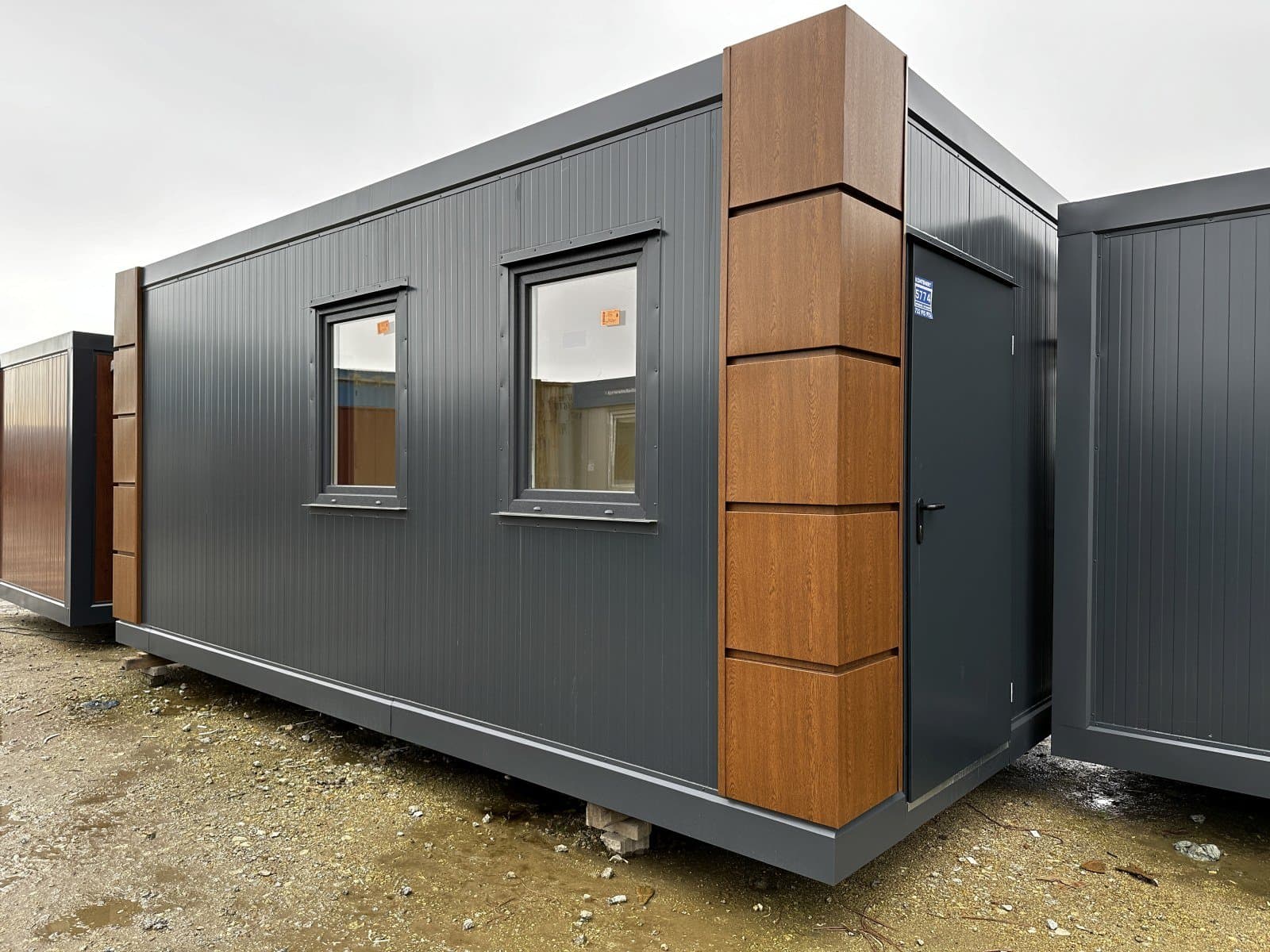Nowy pawilon biurowy 3 × 6 m z dodatkowym pomieszczeniem
