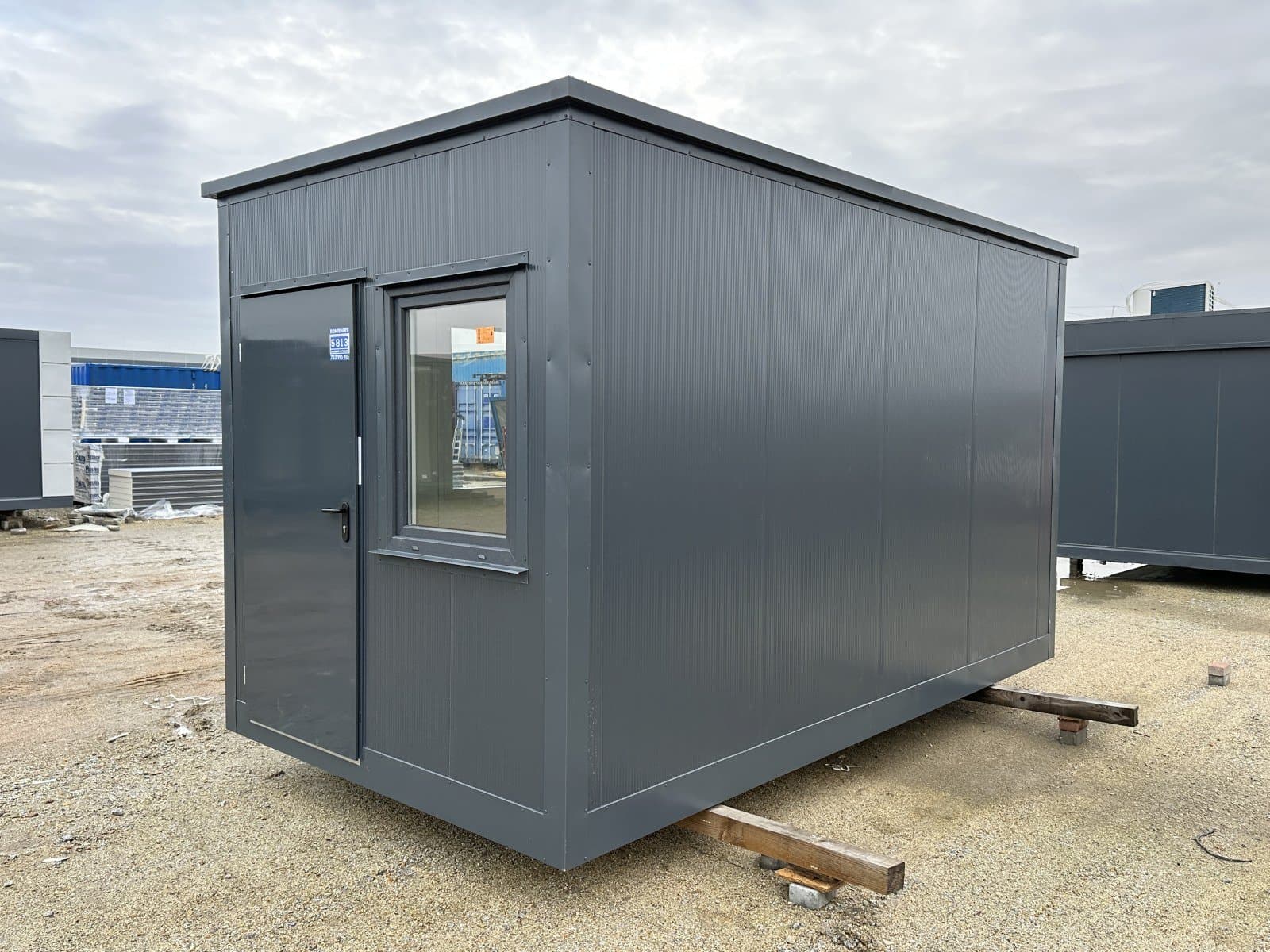 Nowy kontener biurowy i portiernia 2,5 × 4,5 m