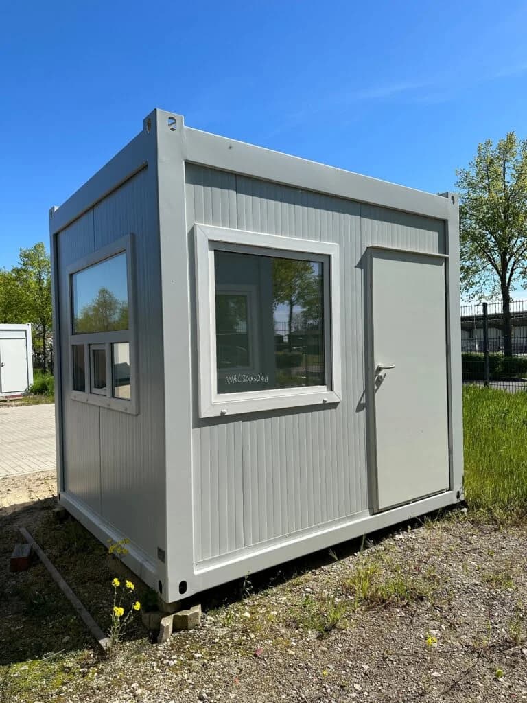 Kontener biurowy 3 × 2,44 m – 7,3 m²