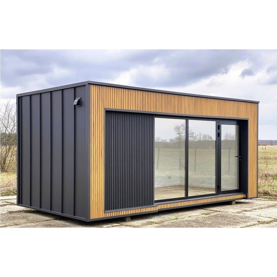 Prefabrykowany moduł 18 m² – drewno i antracyt
