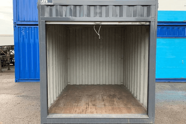 Versandcontainer mit Rolltor