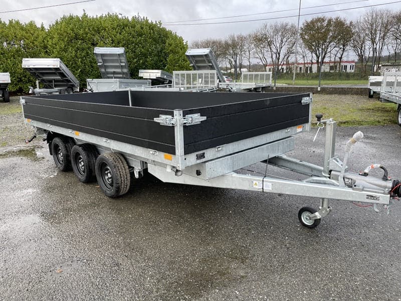 Saris K3 406 x 204 Dreiseiten-Kippanhänger, 3500 kg, dreiachsig, mit Bremsen, Blattfedern