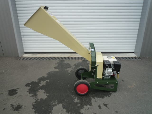 Broyeur Négri R70 Essence - Meynie : Compact et performant pour vos travaux de jardinage