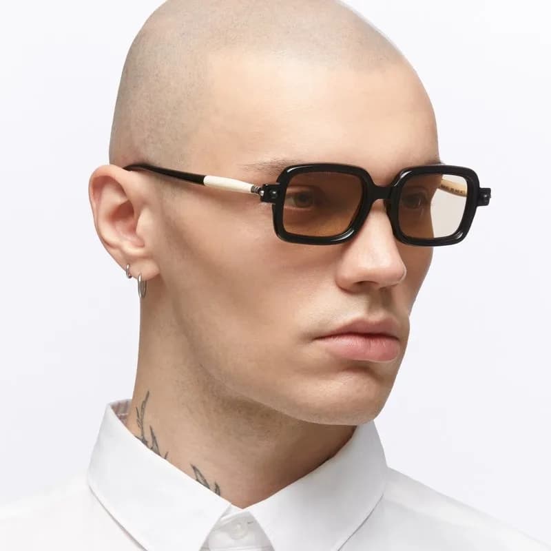 Kuboraum P2 Black Shine