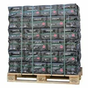 Briquettes de lignite sur palettes