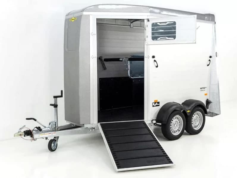 Humbaur Pferdeanhänger Notos Alu 2700 S |silber| Frontausstieg