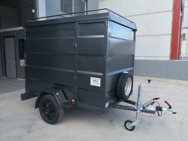 Reboque furgão com porta lateral (Unidades limitadas)
