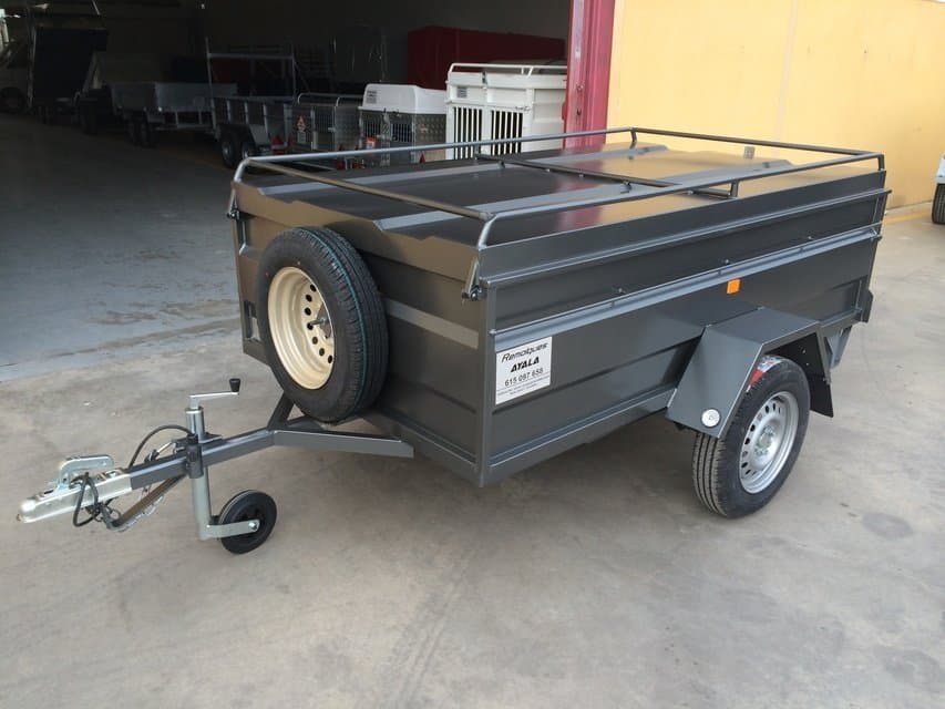 Reboque com tampa metálica 2.000 x 1.300 x 500 – Mma 750 kg
