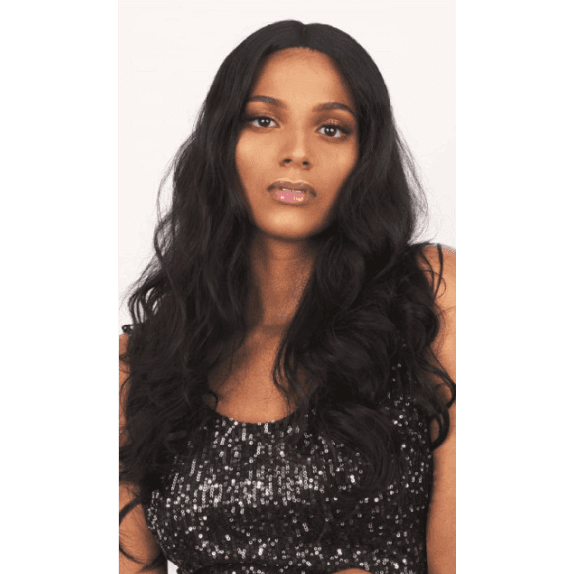 cheveux longs et légèrement ondulés