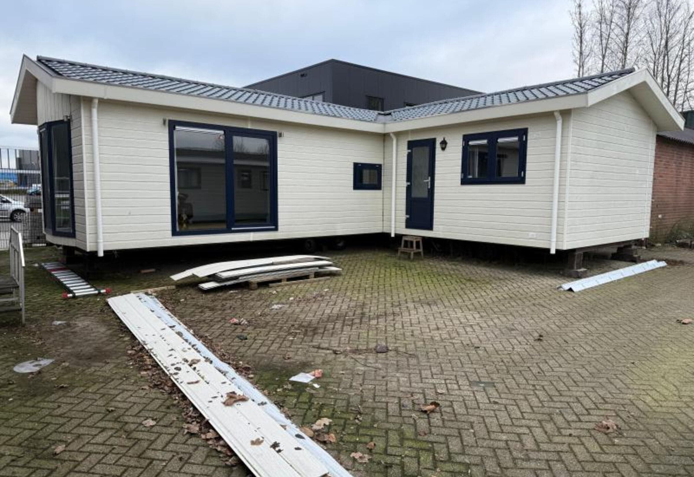 Casa Móvel Modular em Formato L (10,35 x 8,55 m)
