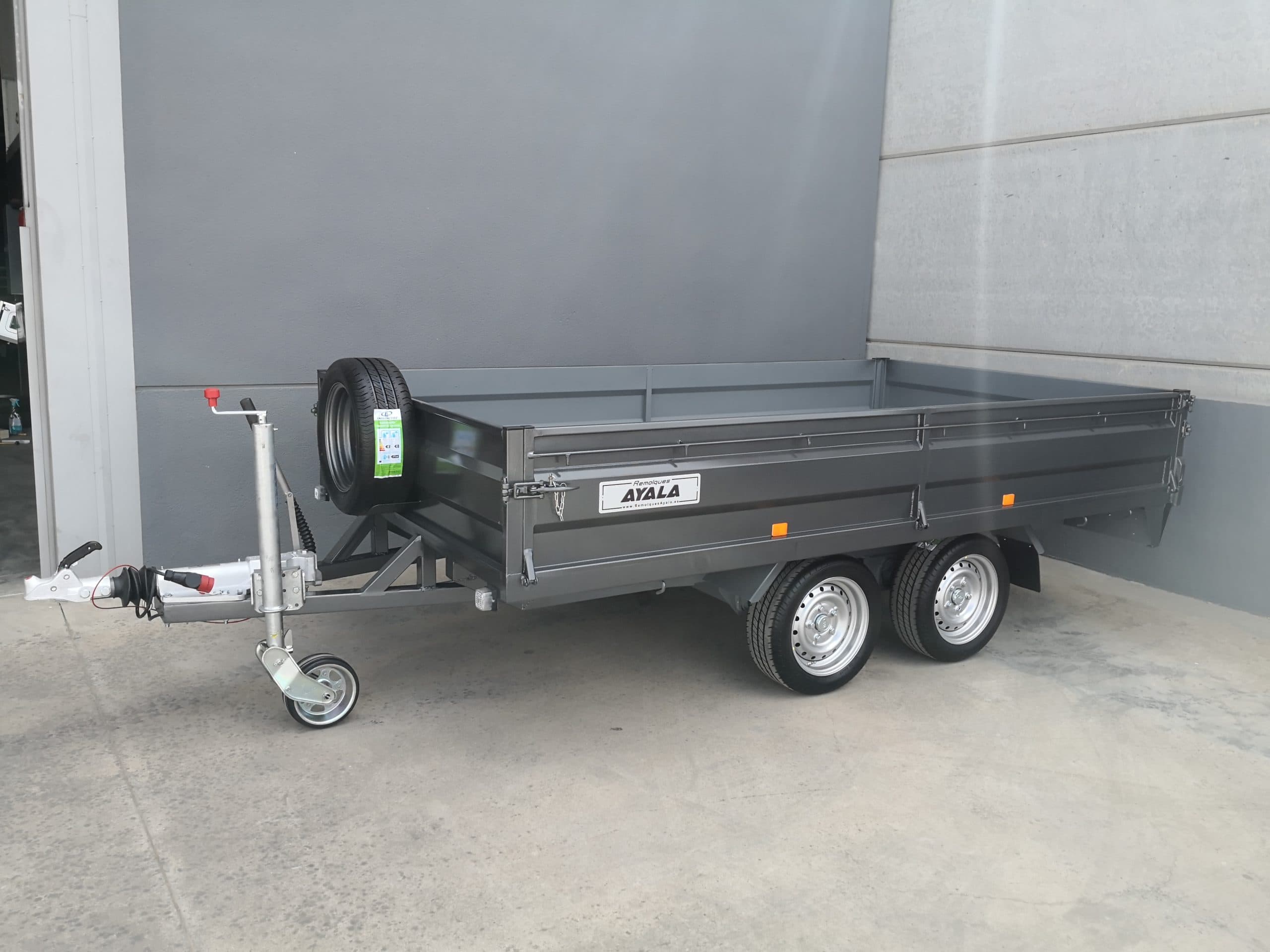 Reboque Porta-Máquinas com Rampas de Subida – MMA 3.500 kg