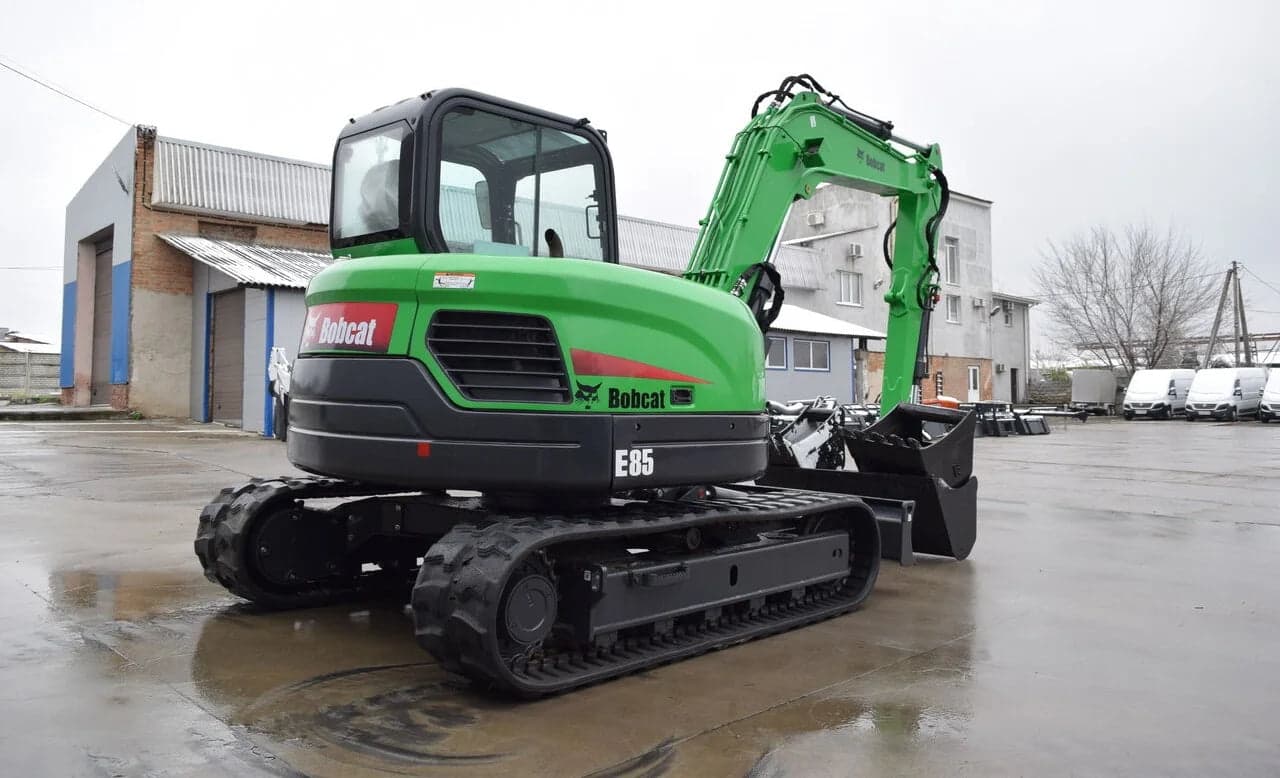 Miniescavadora Bobcat E85 (8,5 T) + 3 Baldes de Trabalho