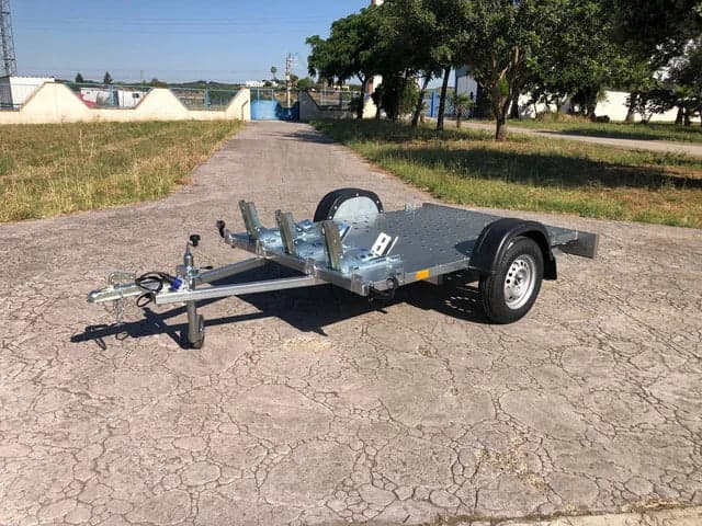 Reboque Porta-Motos GM3 com 3 Calhas e Rampa de Carga