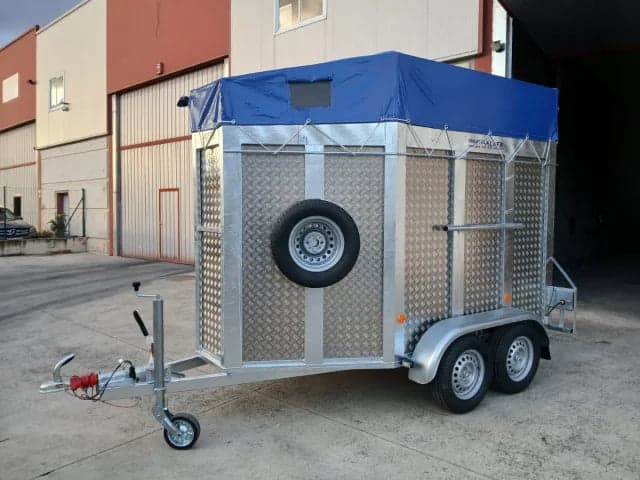 Reboque para 2 Cavalos Chassi Galvanizado a Quente 2000 kg
