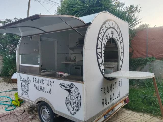 Reboque Food Truck Pizzaria Móvel com Forno e Bancadas Inox