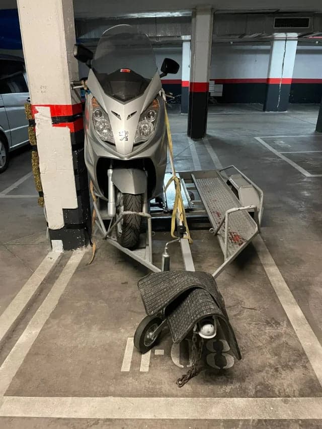 Reboque para Moto com Roda Sobressalente e Rampa de Subida