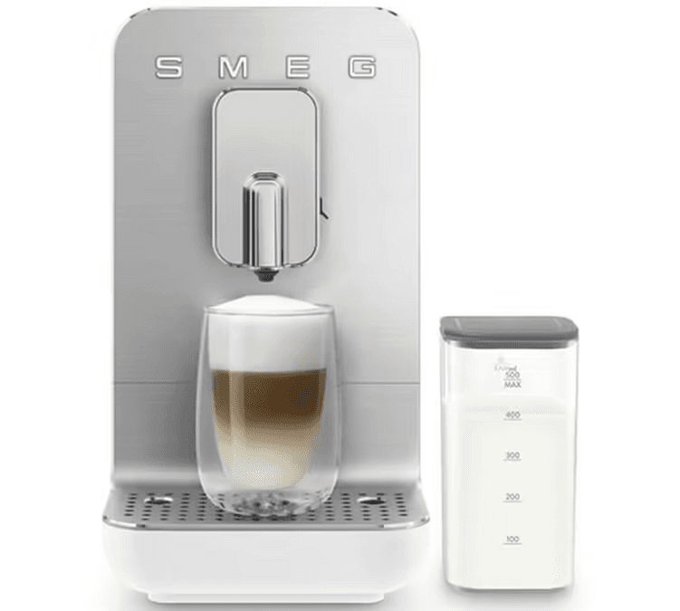 Smeg Kaffeevollautomat BCC13WHMEU50's mit Milchfunktion weiß