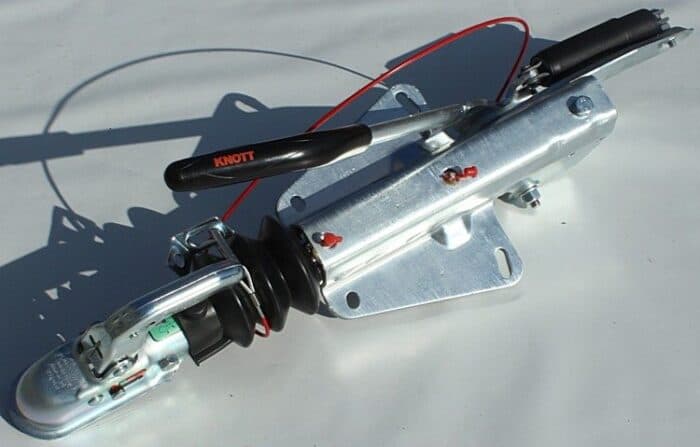 Commande de freinage remorque KNOTT KFG35D 3500KG - Sécurité optimale pour charges lourdes