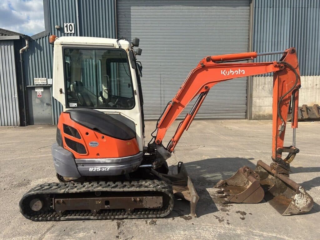 Kubota U25-3 (2008) – Mini Pelle 2,6T – 3 600 h – BRH + 3 Godets – Révisée