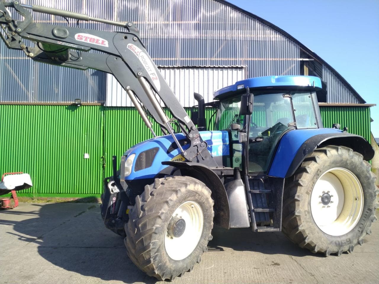New Holland T7550 mit Stoll Frontlader 2009