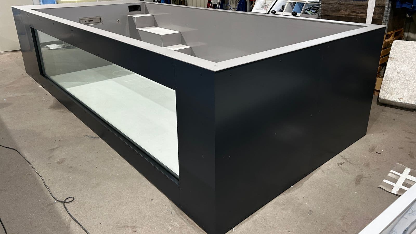 Pool aus Polypropylen 6,5m x 2,5m mit 4m Poolfenster