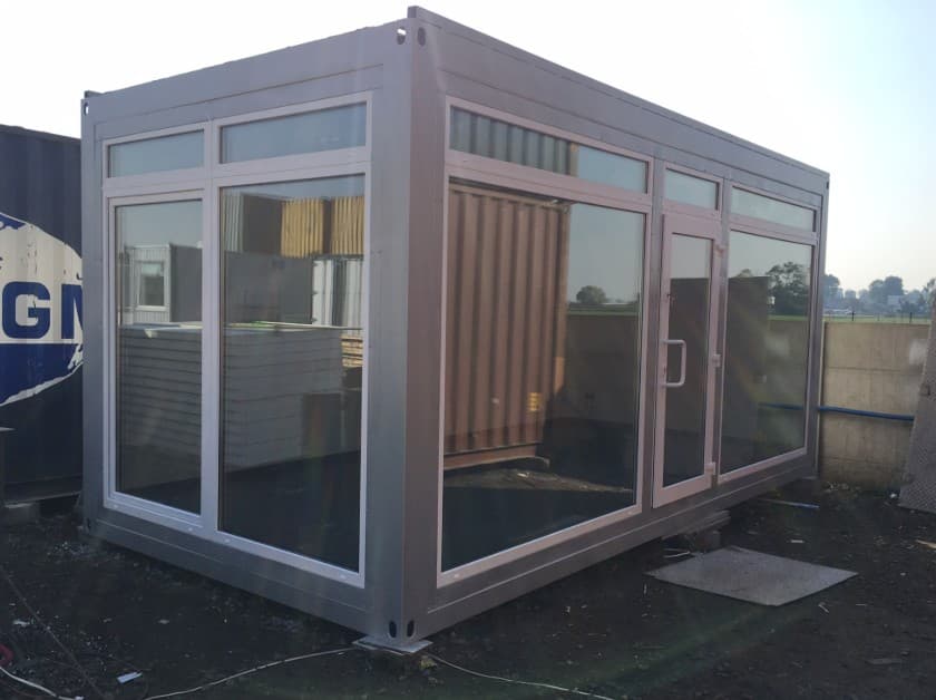 Conteneur Bureau 6 × 3 m – Module Commercial Vitré Isolé 18 m²