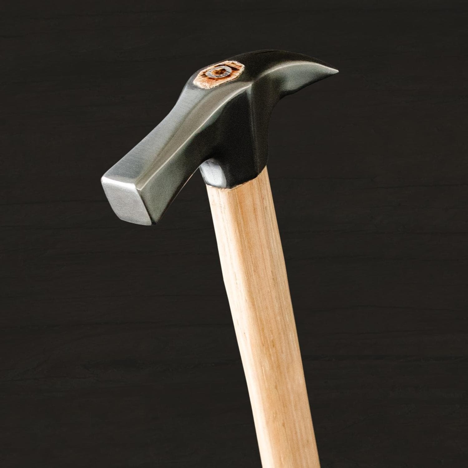 Brochoir Jonathan Nunn Court