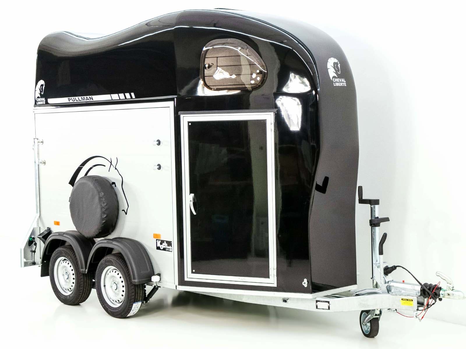 Cheval Liberte Pferdeanhänger GOLD One 1,5er | Pullmann-Fahrwerk | Sattelkammer | schwarz-Neu