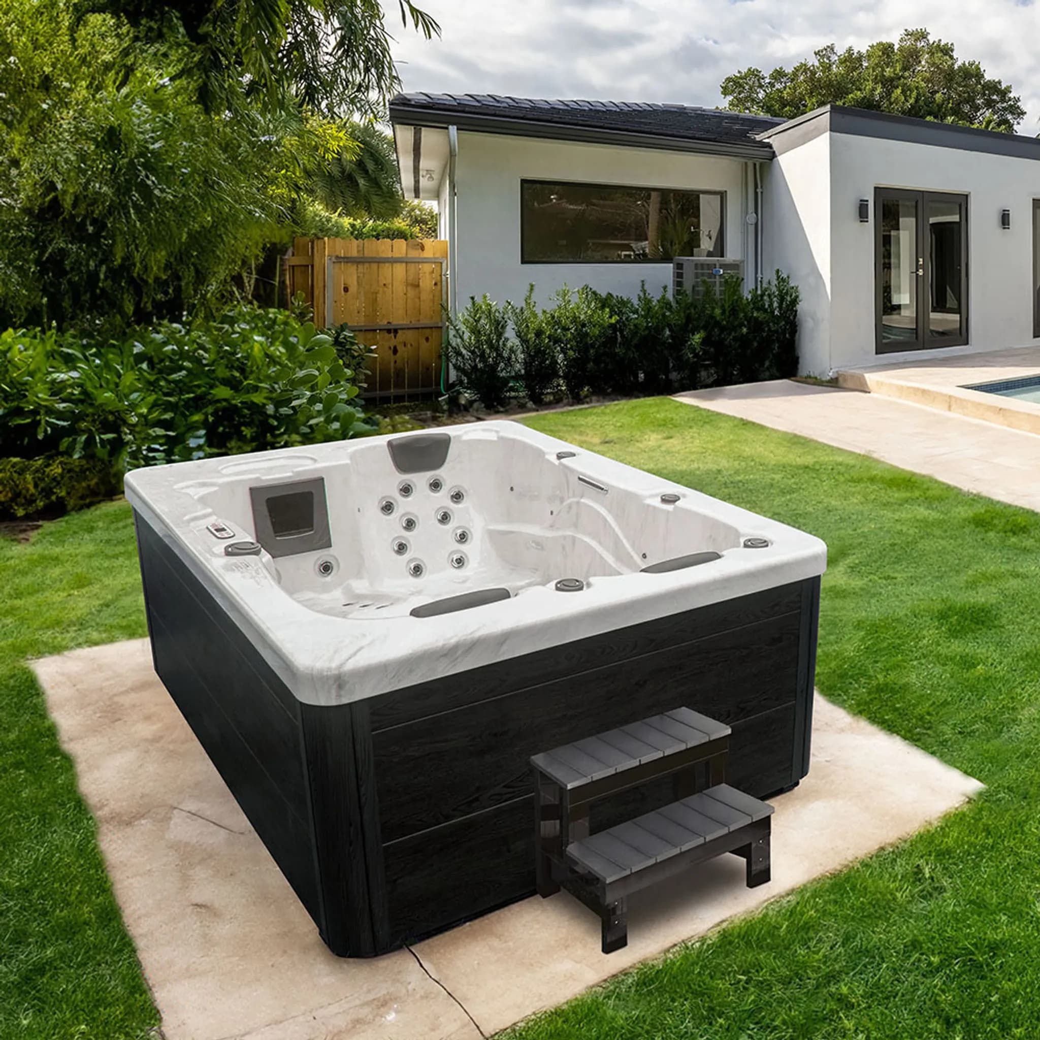 HOME DELUXE - Outdoor Whirlpool - White Marble Plus Treppe und Thermoabdeckung - Maße 210 x 160 x 85 cm - Inkl. Heizung, 27 Massagedüsen und 9 Lichtqu