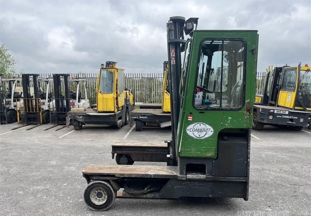Combilift C4000 CHARIOT MULTIDIRECTIONNEL