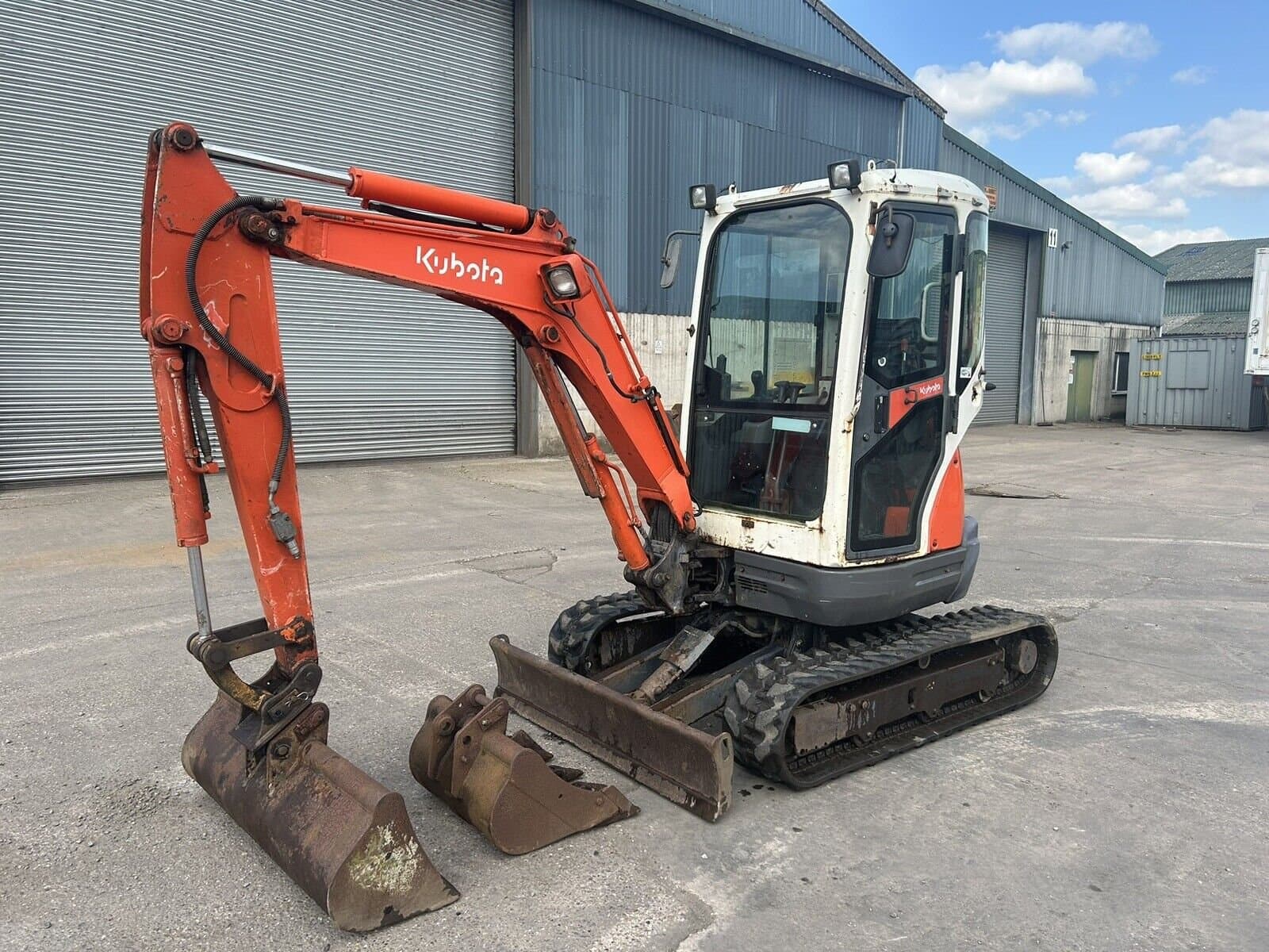 Kubota U25-3 + BRH(marteau hydraulique) + 3 GODETS