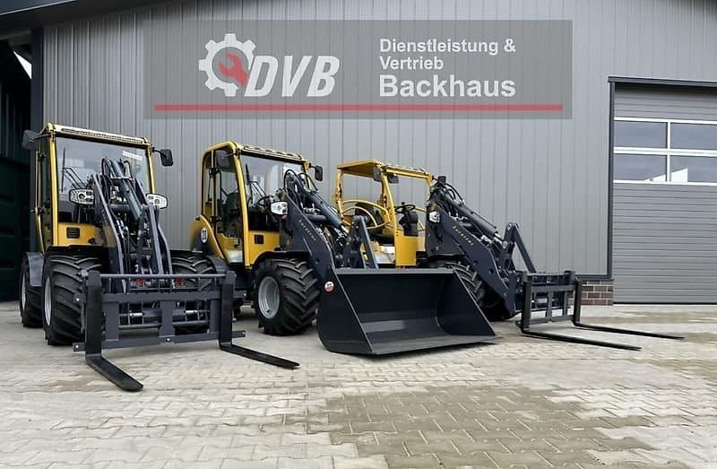 Eurotrac W12S mit Schutzdach und Euroaufnahme Radlader, Hoflader