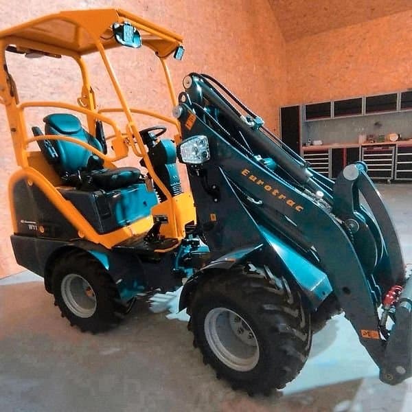 Hoflader EUROTRAC W11 Schutzdach Hubkraft 1000 kg - Kipplast 850 kg - Hubhöhe 285 cm - Radlader Multifunktionsjoystick Heizung Garantie Anbaugeräte Er