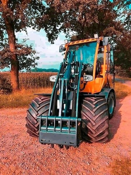 Eurotrac W12 F Vollkabine - Hubkraft 2000kg Kipplast 1400kg Hubhöhe 284cm - Hoflader Radlader