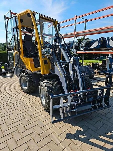 Eurotrac W 11 Kabine Standardmodell 285 mit Euroaufnahme