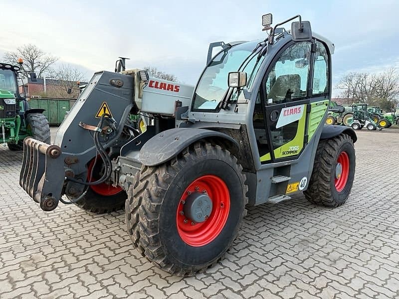 Claas Scorpion 7055