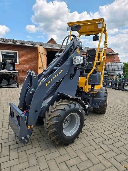 Eurotrac W11 Schutzdach Hoflader inkl. Schaufel und Gabel. Vorführmaschine.