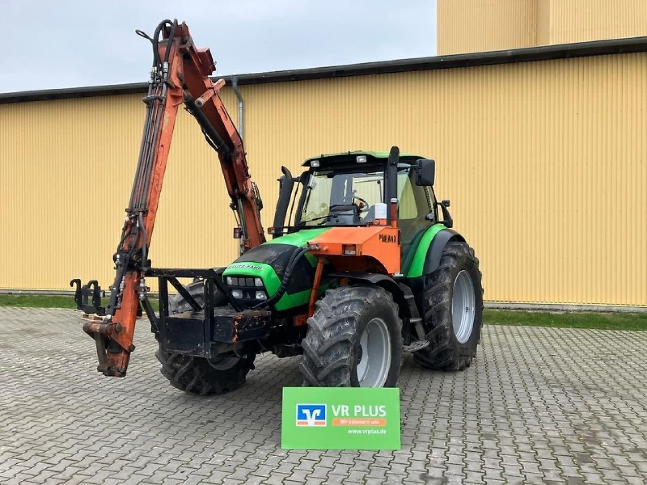 Deutz-Fahr AGROTRON 150 TT+BERKY MÄHAUSLEGER