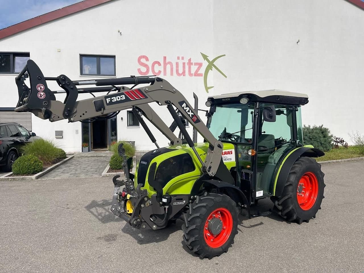 Claas Nexos 210 F mit Frontlader und Frontzapfwelle, erst 236 Betriebsstunden, NEUWERTIG