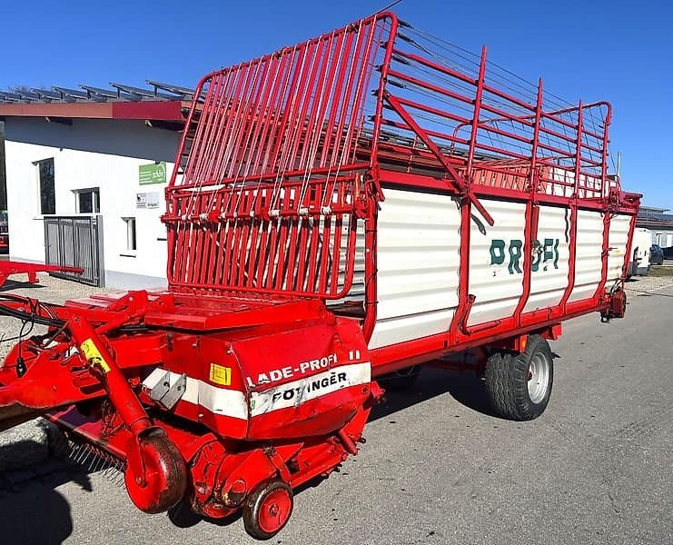 Pöttinger Ladeprofi 2 mit hydraulischem Kratzbodenantrieb