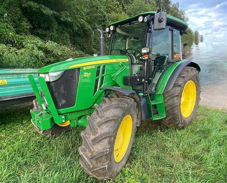 John Deere 5085M