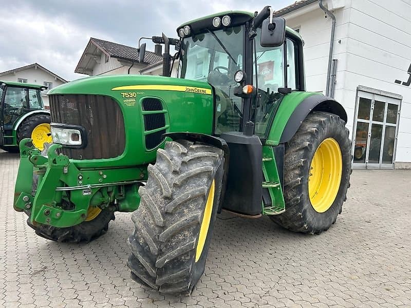 John Deere 7530